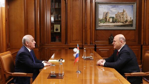 В Баку состоялась встреча премьер-министра Азербайджанской Республики Али Асадова и председателя правительства Российской Федерации Михаила Мишустина - Sputnik Азербайджан