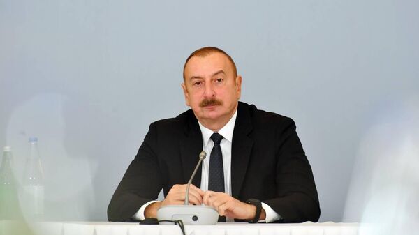 Президент Ильхам Алиев принимает участие в международной конференции в Баку на тему «Вдоль Среднего коридора: геополитика, безопасность и экономика» - Sputnik Азербайджан