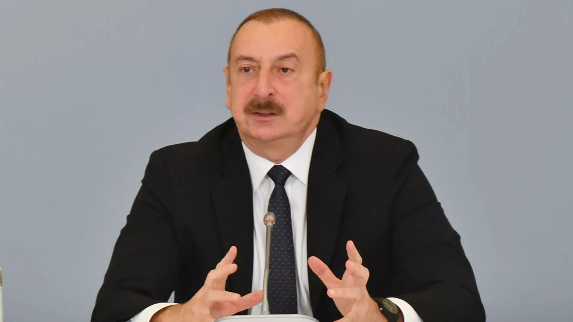 Президент Ильхам Алиев принимает участие в международной конференции в Баку на тему «Вдоль Среднего коридора: геополитика, безопасность и экономика» Президент Ильхам Алиев принимает участие в международной конференции в Баку на тему «Вдоль Среднего коридора: геополитика, безопасность и экономика» - Sputnik Азербайджан, 1920, 24.12.2022