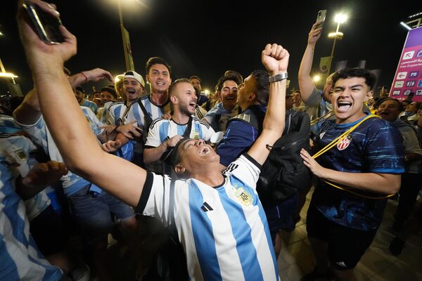 Болельщики из Аргентины празднуют победу. - Sputnik Азербайджан