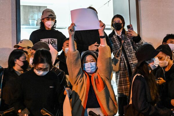 Масштабные протесты в Китае из-за коронавирусного локдауна. - Sputnik Азербайджан