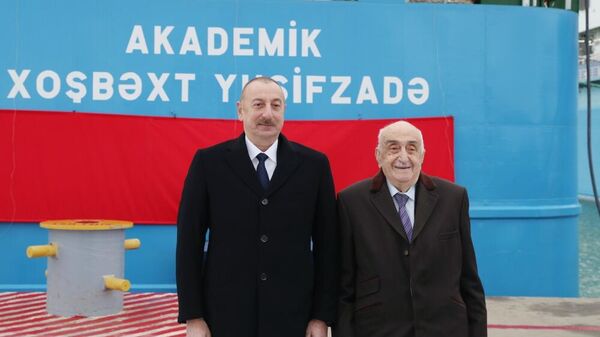  Президент Азербайджана Ильхам Алиев принял участие в церемонии ввода в эксплуатацию танкера Академик Хошбахт Юсифзаде - Sputnik Азербайджан