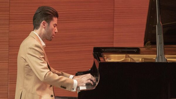 Сольный концерт пианиста Риада Маммадова в Международном центре мугама - Sputnik Азербайджан