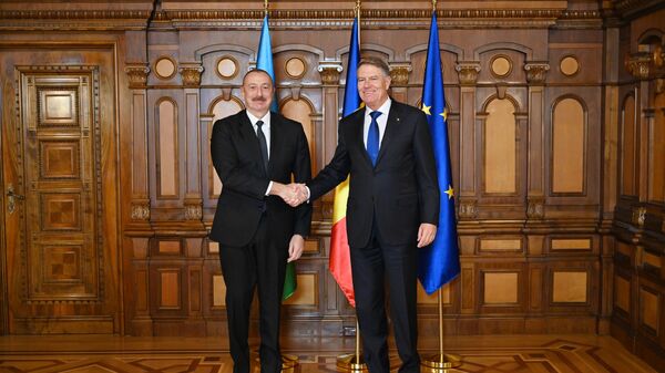 Состоялась встреча Президента Азербайджана Ильхама Алиева с Президентом Румынии Клаусом Йоханнисом - Sputnik Азербайджан