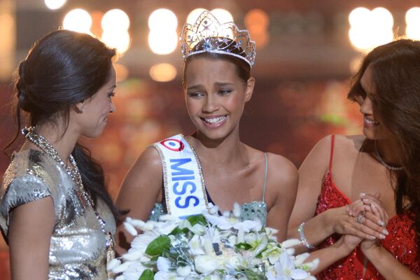 Новая Мисс Франции Indira Ampiot после победы на конкурсе красоты. - Sputnik Азербайджан