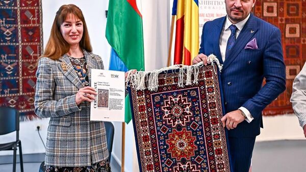 В румынском городе Сибиу, в Музее современного открылась выставка «Азербайджанские ковры: обучение через искусство» - Sputnik Азербайджан