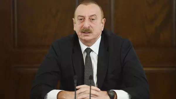 Prezident İlham Əliyev Qərbi Azərbaycan İcmasının inzibati binasında yaradılan şəraitlə tanış olub - Sputnik Азербайджан