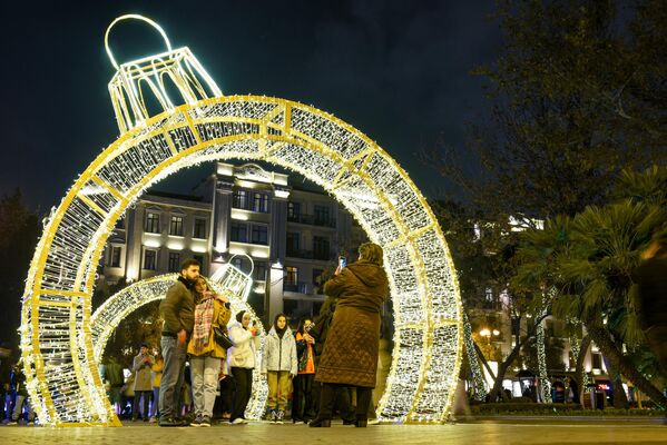 Новогодний туннель в центре Баку. - Sputnik Азербайджан