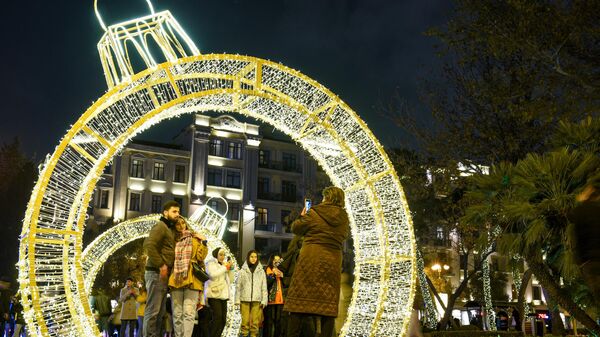 Новогодний туннель в центре Баку. - Sputnik Азербайджан