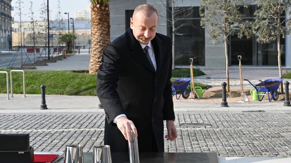 Президент Азербайджана заложил фундамент комплекса Карабахские скакуны в Баку - Sputnik Азербайджан