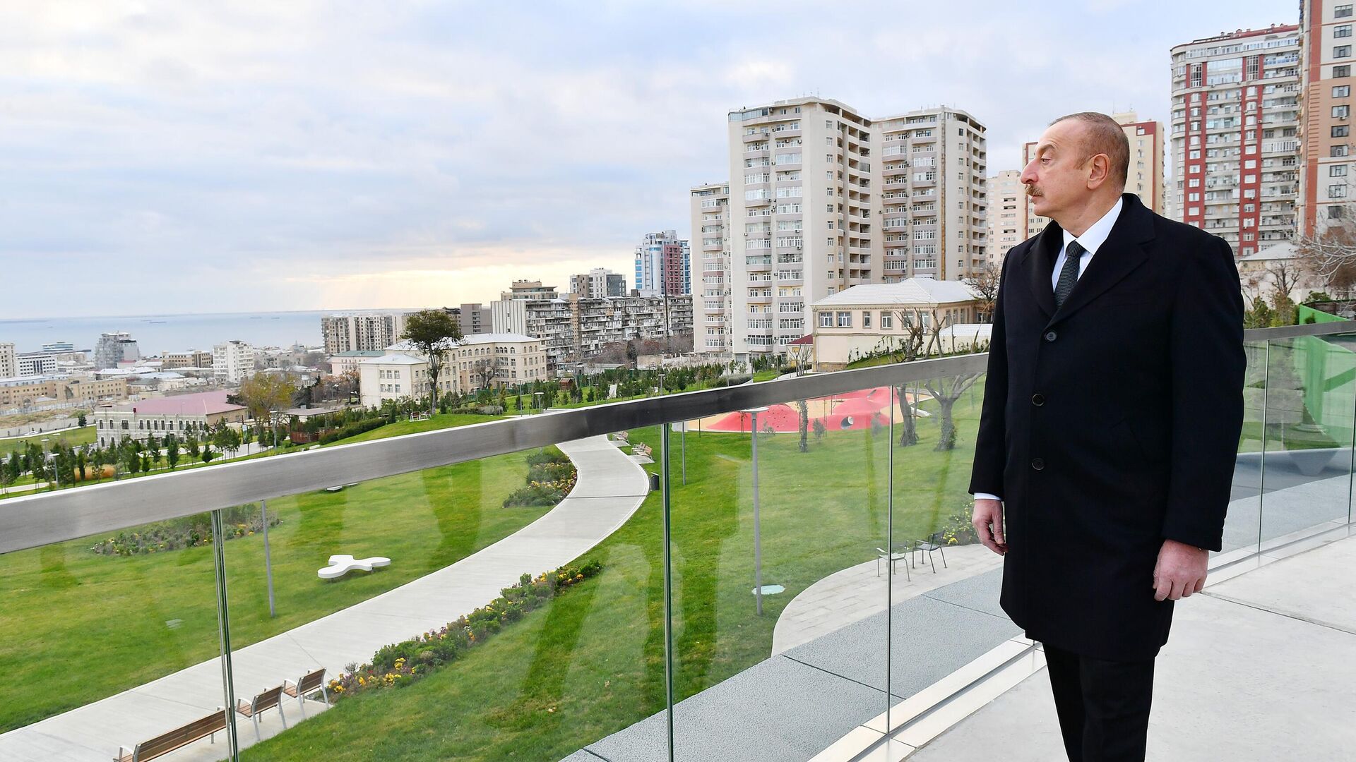 Ильхам Алиев принял участие в открытии второй части Центрального парка в Баку - Sputnik Азербайджан, 1920, 30.12.2022