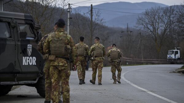 Солдаты НАТО, участвующие в миротворческой миссии в Косово - Sputnik Азербайджан