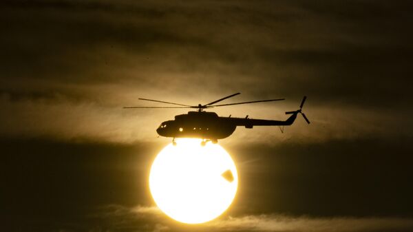 Вертолет в небе, фото из архива - Sputnik Азербайджан