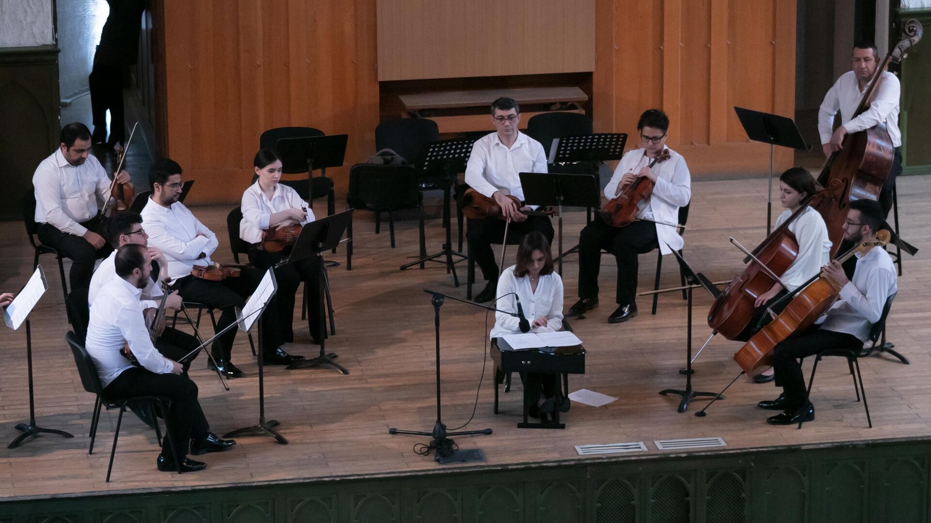В зале Камерной и органной музыки Азербайджанской государственной академической Филармонии зрителям были представлены различные абонементные концерты - Sputnik Азербайджан, 1920, 01.01.2023