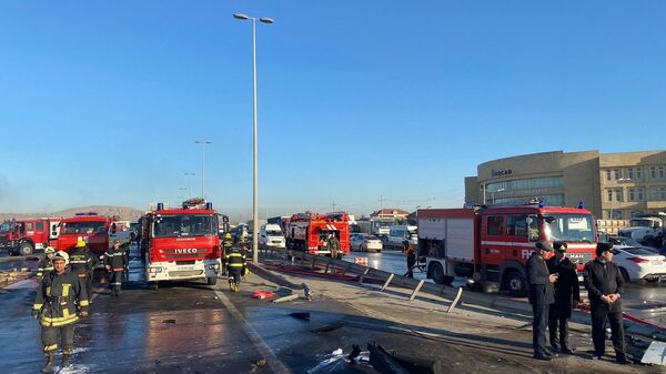 Bakı-Qazax yolunun 55-ci km-də yol-nəqliyyat hadisəsi nəticəsində baş vermiş yanğın - Sputnik Azərbaycan