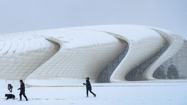 Снег в Баку, 09 января, 2023
 - Sputnik Азербайджан