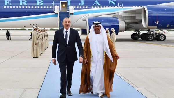 Ильхам Алиев прибыл с рабочим визитом в Объединенные Арабские Эмираты - Sputnik Азербайджан