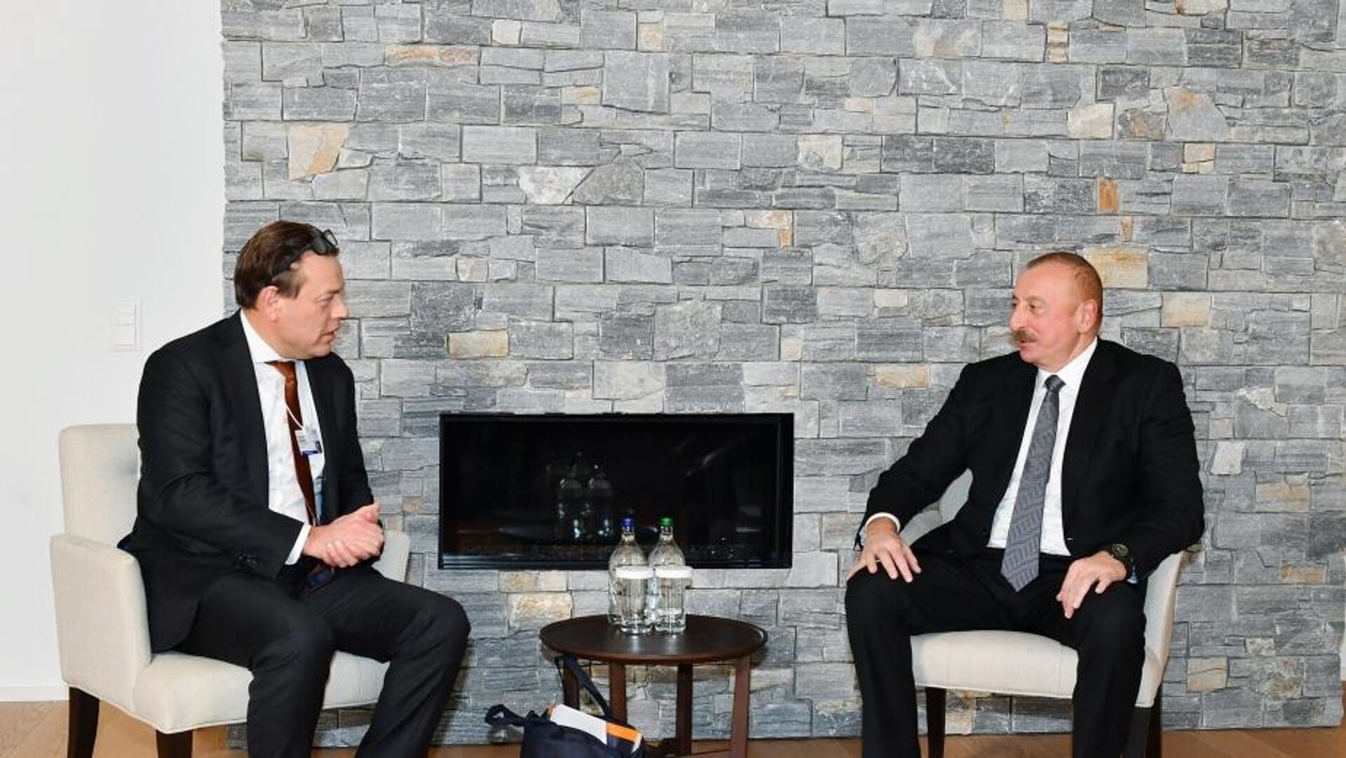Ильхам Алиев встретился в Давосе с  директором компании Damen Shipyards Group  - Sputnik Азербайджан, 1920, 17.01.2023