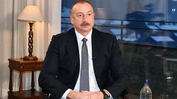 Ильхам Алиев в Давосе дал интервью китайскому телеканалу CGTN - Sputnik Азербайджан