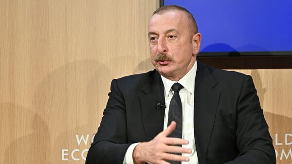 Prezident İlham Əliyev Dünya İqtisadi Forumu çərçivəsində keçirilən panel iclasında - Sputnik Azərbaycan