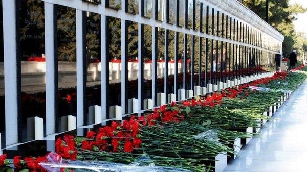 В Азербайджане сегодня чтут память жертв Черного января - Sputnik Азербайджан