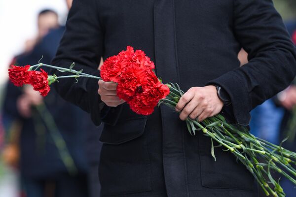 День всенародной скорби в связи с 20 Января на Аллее Шехидов. - Sputnik Азербайджан