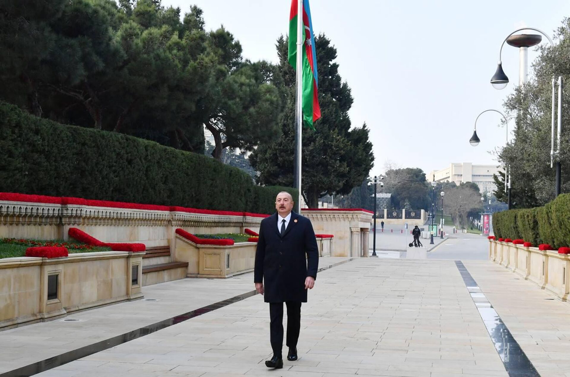 Президент Ильхам Алиев посетил Шехидляр хиябаны в связи с 33-й годовщиной трагедии 20 Января - Sputnik Азербайджан, 1920, 20.01.2023