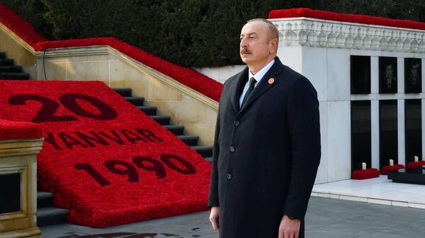 Президент Ильхам Алиев посетил Шехидляр хиябаны в связи с 33-й годовщиной трагедии 20 Января - Sputnik Азербайджан