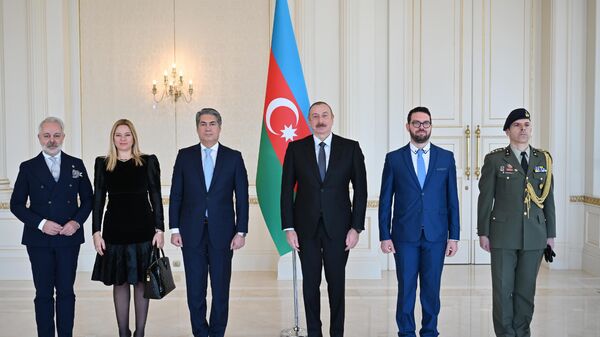 Ильхам Алиев принял верительные грамоты новоназначенных послов ряда стран - Sputnik Азербайджан