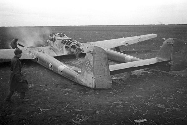 Подбитый во время Сталинградской битвы немецкий самолет-разведчик - Sputnik Азербайджан