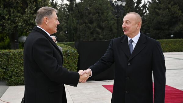Rumıniya Prezidenti Klaus Yohannisin rəsmi qarşılanma mərasimi olub
 - Sputnik Azərbaycan