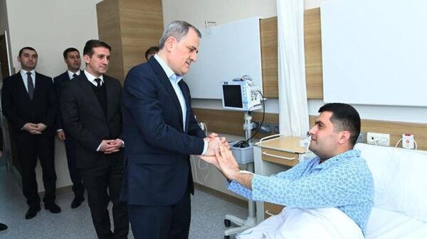 Байрамов посетил пострадавших при атаке на посольство АР в Иране сотрудников дипмиссии - Sputnik Азербайджан