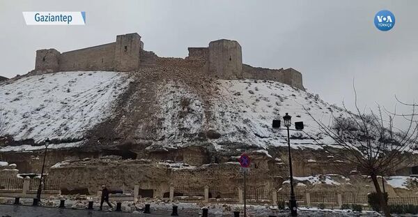 Поврежденный древний замок Газиантеп в результате землетрясения в Турции. - Sputnik Азербайджан