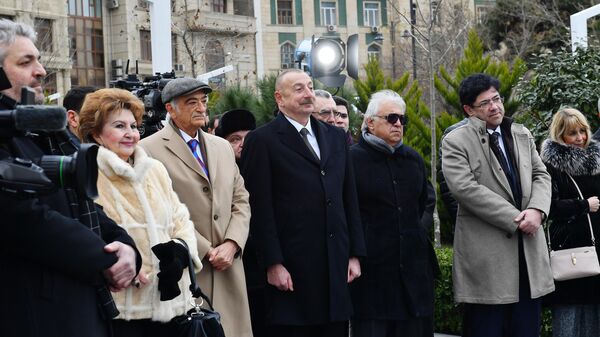 Ильхам Алиев принял участие в открытии памятника выдающемуся композитору Тофигу Гулиеву - Sputnik Азербайджан