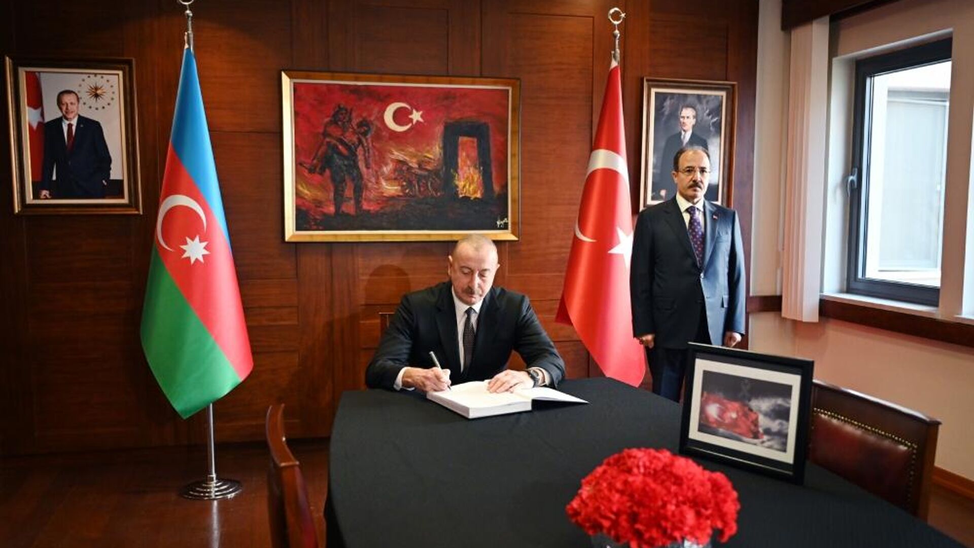 Ильхам Алиев посетил посольство Турции в Азербайджане - Sputnik Азербайджан, 1920, 08.02.2023