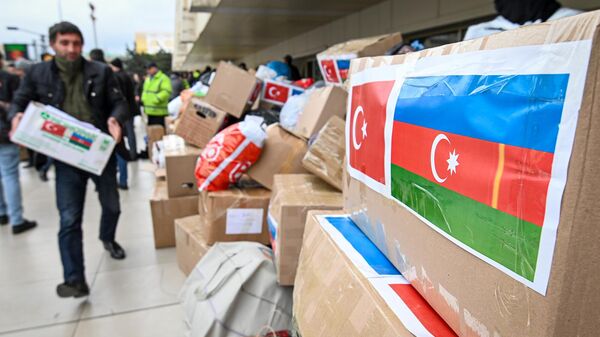 Cбор помощи для пострадавших от землетрясения в Турции в Баку - Sputnik Азербайджан