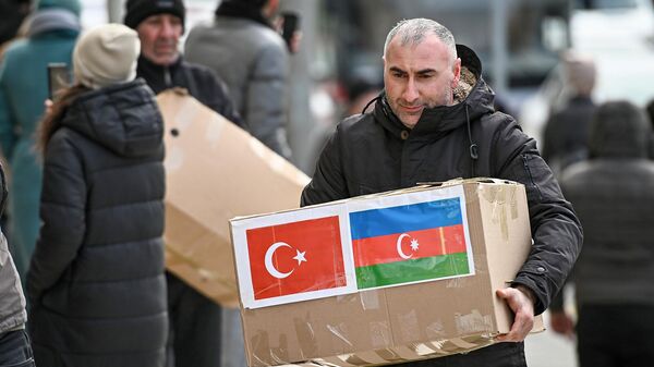 Cбор помощи для пострадавших от землетрясения в Турции в Баку - Sputnik Азербайджан