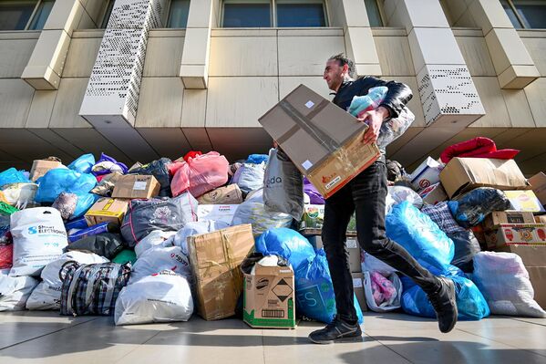 Сбор помощи в Баку для пострадавших от землетрясения в Турции. - Sputnik Азербайджан