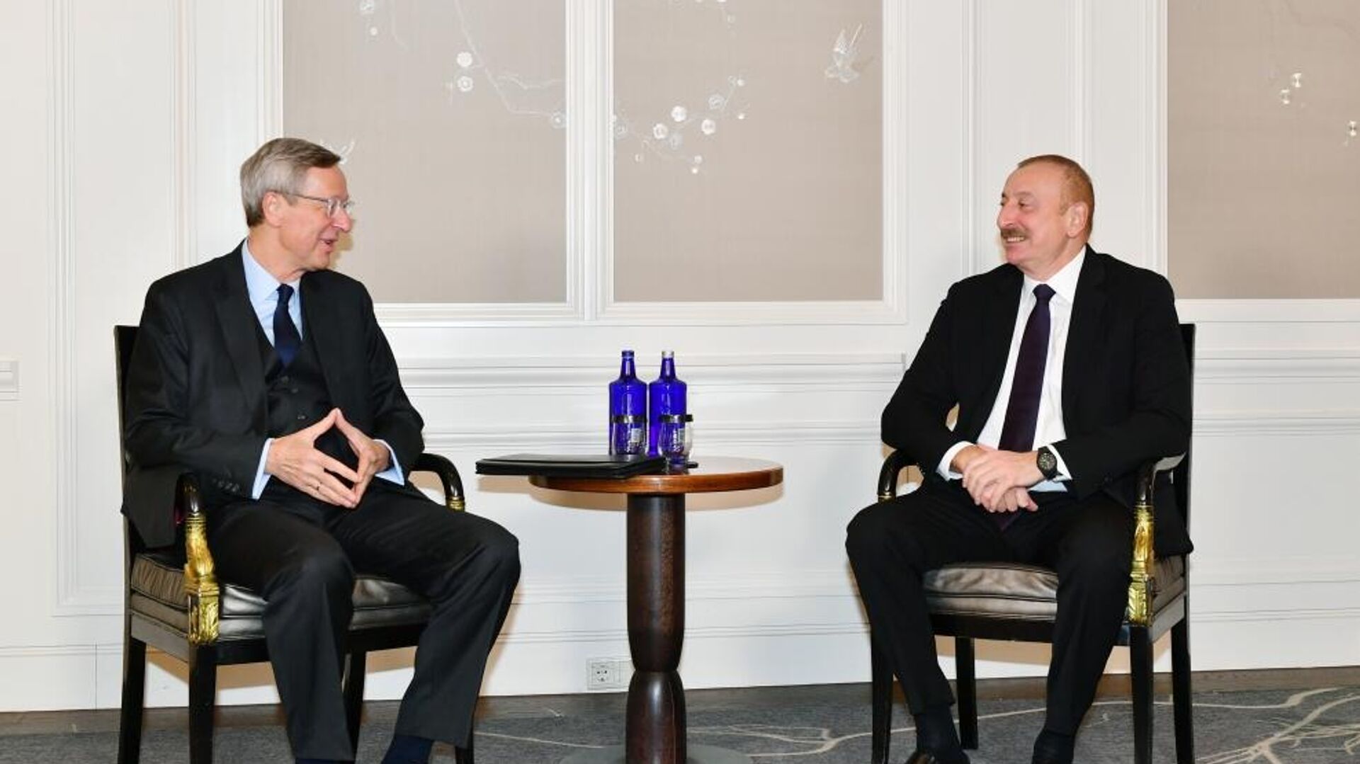 Ильхам Алиев встретился в Мюнхене с гендиректором Восточногерманской бизнес-ассоциации
 - Sputnik Азербайджан, 1920, 17.02.2023