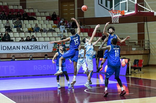 Игровой момент в матче чемпионата Азербайджана по баскетболу. - Sputnik Азербайджан