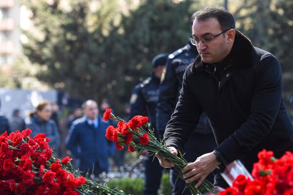 Азербайджанский народ чтит память жертв Ходжалинского геноцида - Sputnik Азербайджан