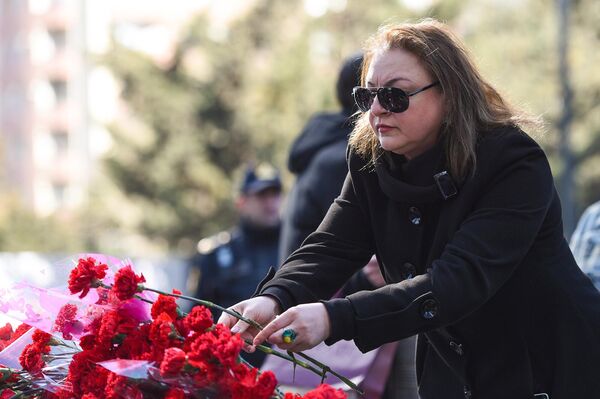 Азербайджанский народ чтит память жертв Ходжалинского геноцида - Sputnik Азербайджан