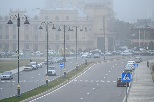 ​Баку окутал густой туман. - Sputnik Азербайджан