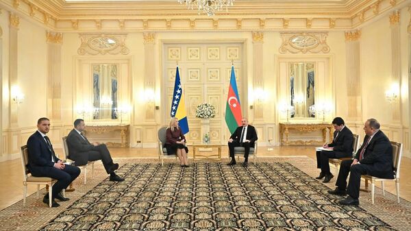Ильхам Алиев встретился с председателем Президиума Боснии и Герцеговины - Sputnik Азербайджан