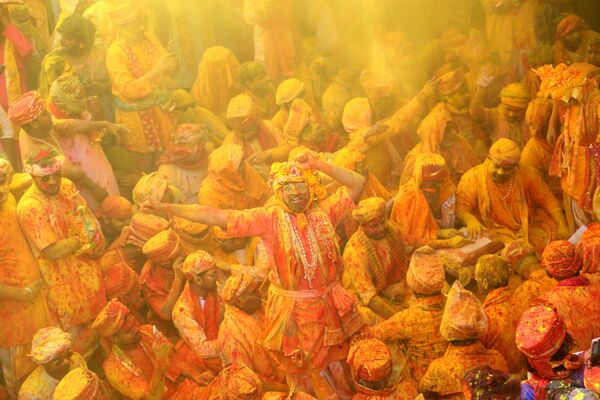 Hindistanda Holi festivalı qeyd edilir. - Sputnik Azərbaycan