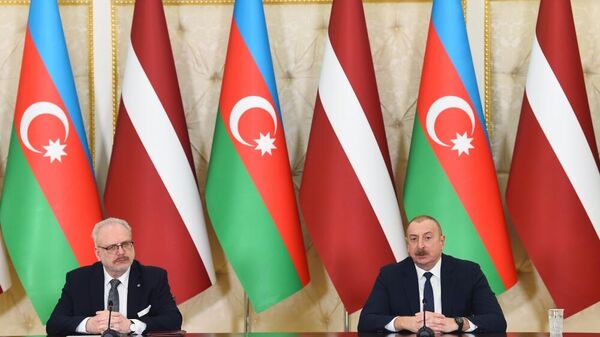 Президенты Азербайджана и Латвии выступили с заявлениями для прессы - Sputnik Азербайджан