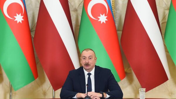 Azərbaycan və Latviya prezidentləri mətbuata bəyanatlarla çıxış ediblər - Sputnik Azərbaycan