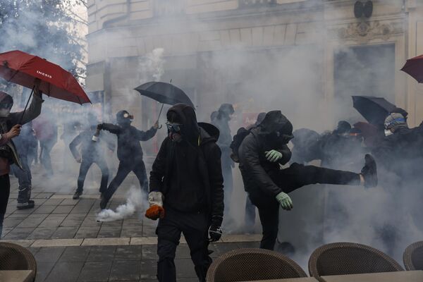 Протесты против пенсионной реформы во Франции. - Sputnik Азербайджан