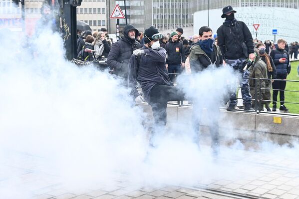 Протесты против пенсионной реформы во Франции. - Sputnik Азербайджан