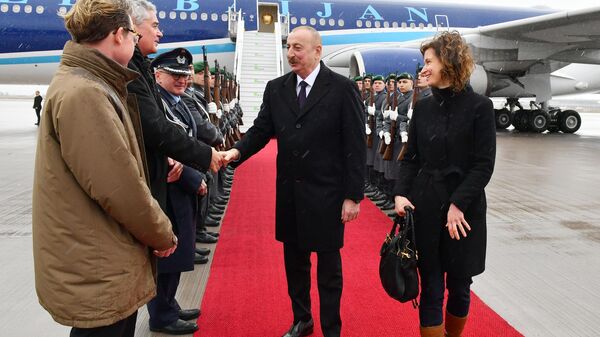 Начался визит Ильхама Алиева в Германию - Sputnik Азербайджан